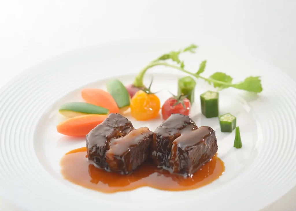 鳥羽国際ホテル ＆ NEMU RESORT「おせち料理 和洋三段重」