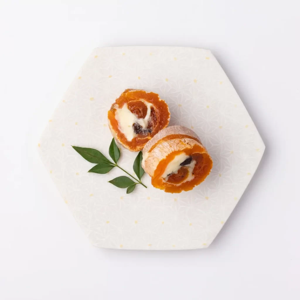 「レストラン酢重正之」華やかな三段重のおせち