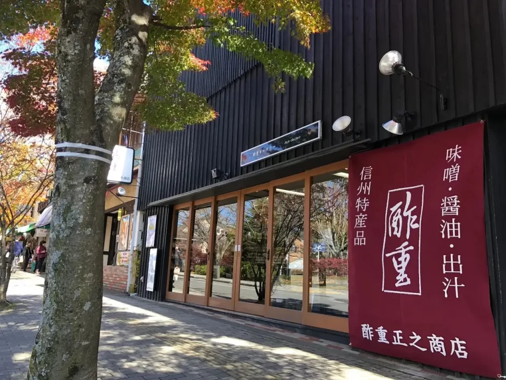 「レストラン酢重正之」華やかな三段重のおせち