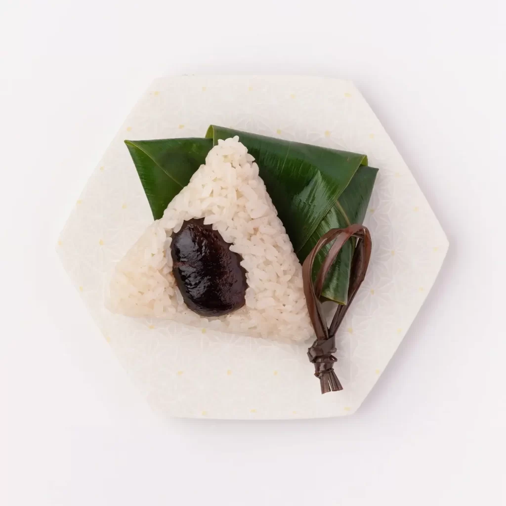 「レストラン酢重正之」華やかな三段重のおせち