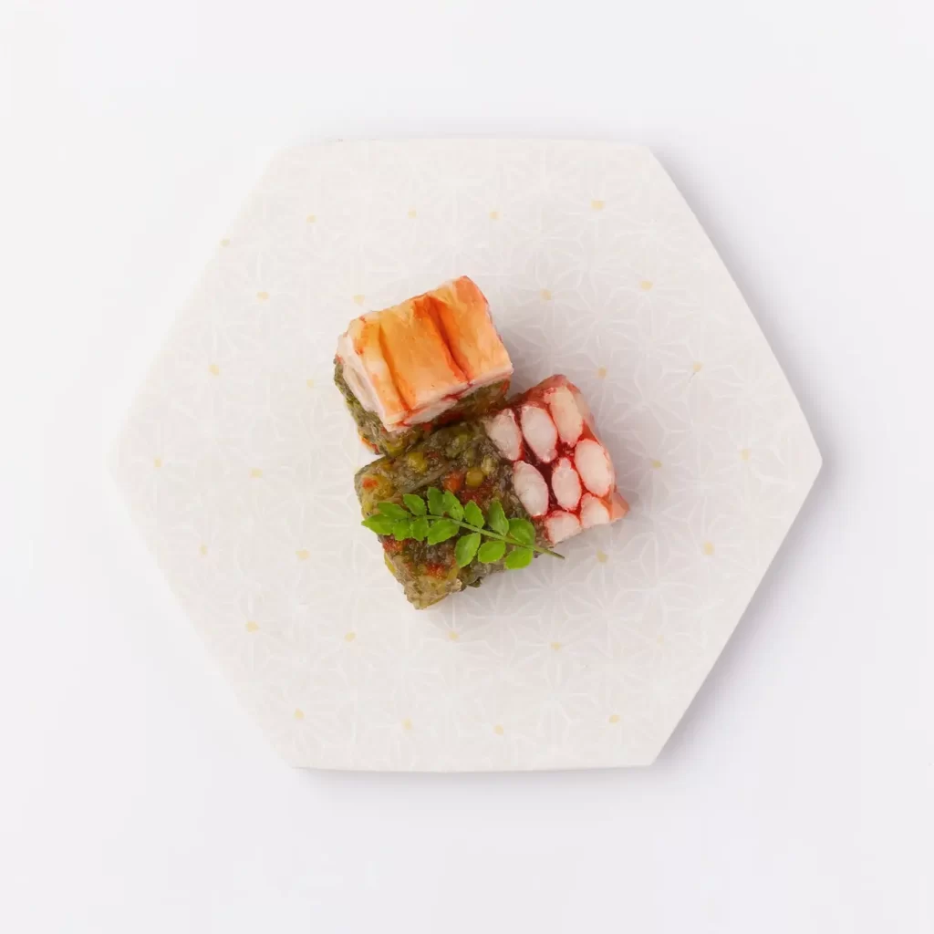 「レストラン酢重正之」華やかな三段重のおせち