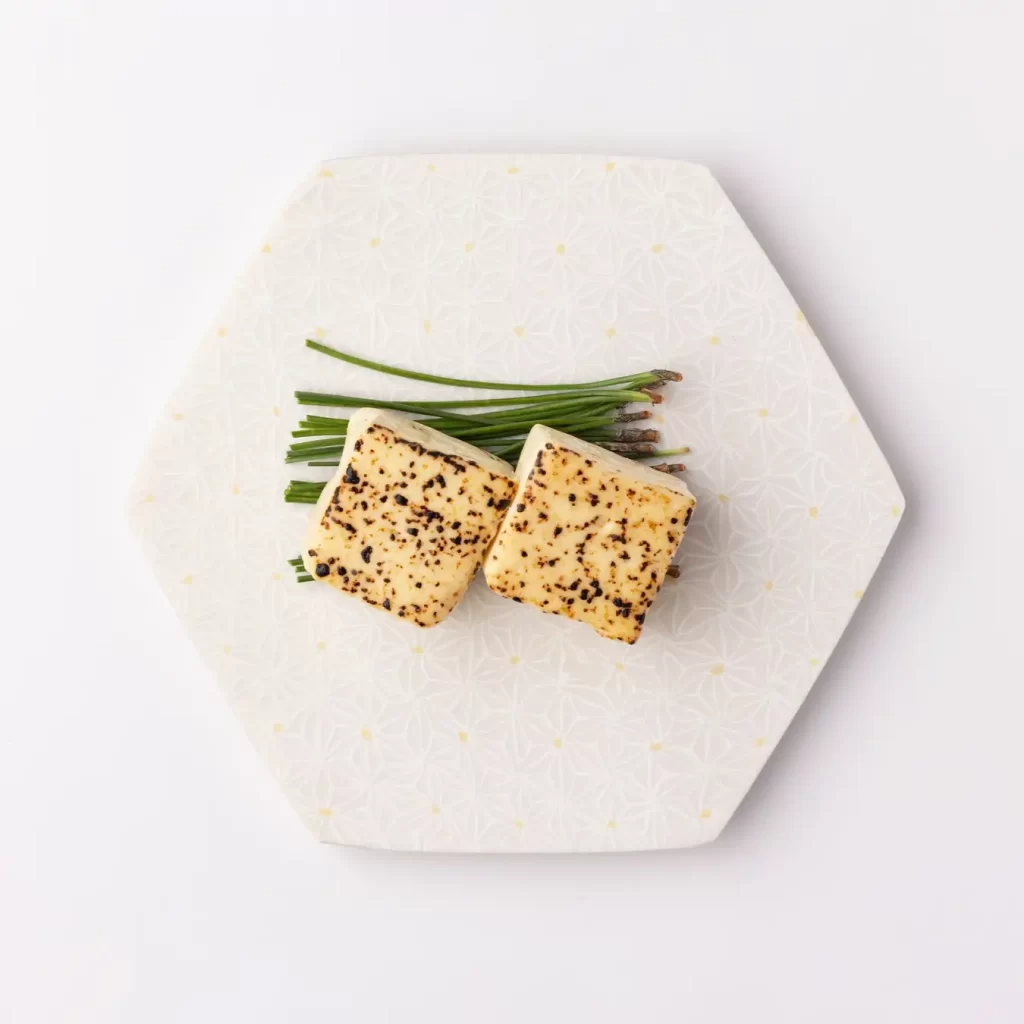 「レストラン酢重正之」華やかな三段重のおせち